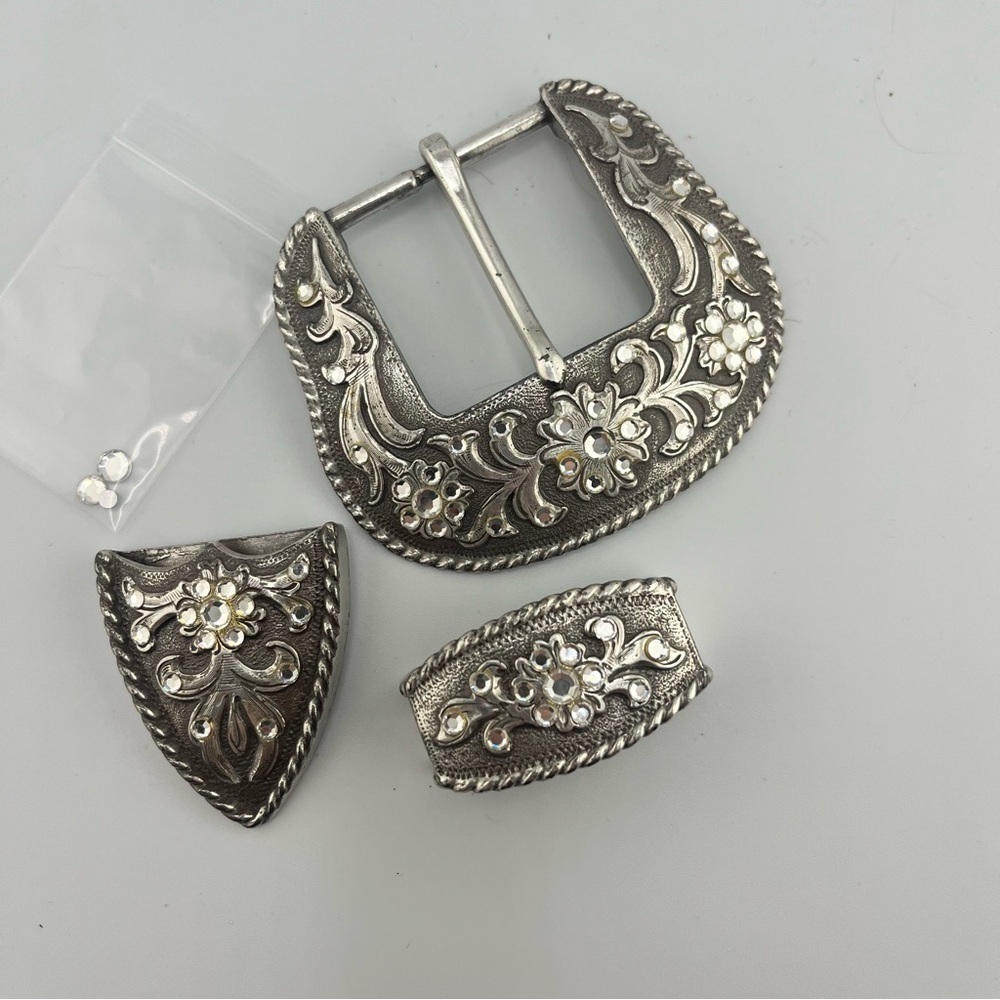 Western Belt Buckel Set Floral Scrollwork Crystal Embellishment Fits 1 1/2"
